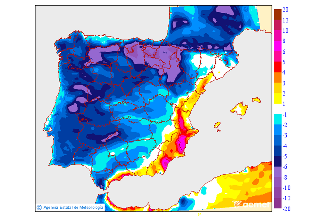 Variación de las temperaturas máximas de mañana respecto a las de hoy. El bajón será bastante generalizado, excepto en el Mediterráneo, donde se dispararán las temperaturas por el poniente. Fuente: AEMET.