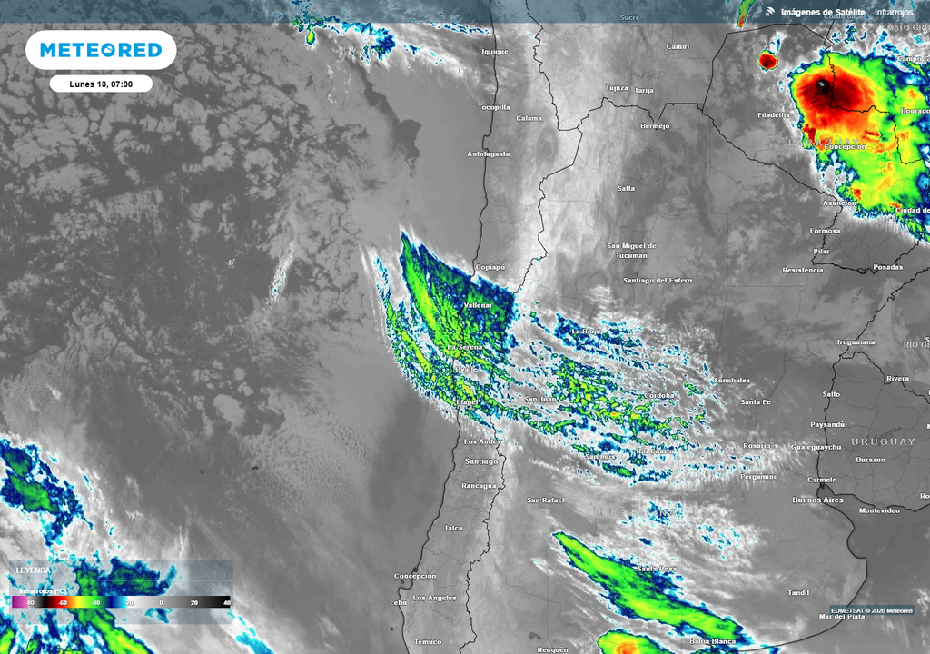 imagen satelital Nubes media a altas cubren el norte chico. El avance de la baja segregada espesará y organizará la nubosidad, dejando posibilidad de tormentas eléctricas y chubascos importantes.