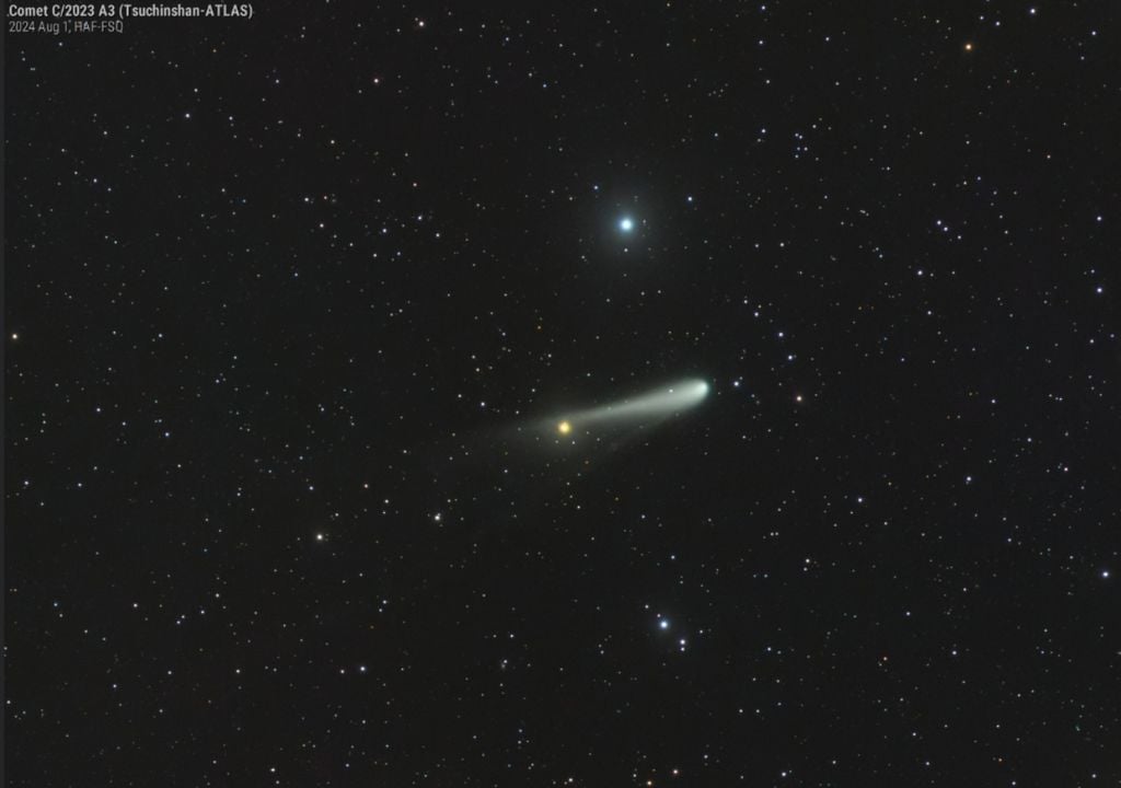 Cometa surcando el universo.