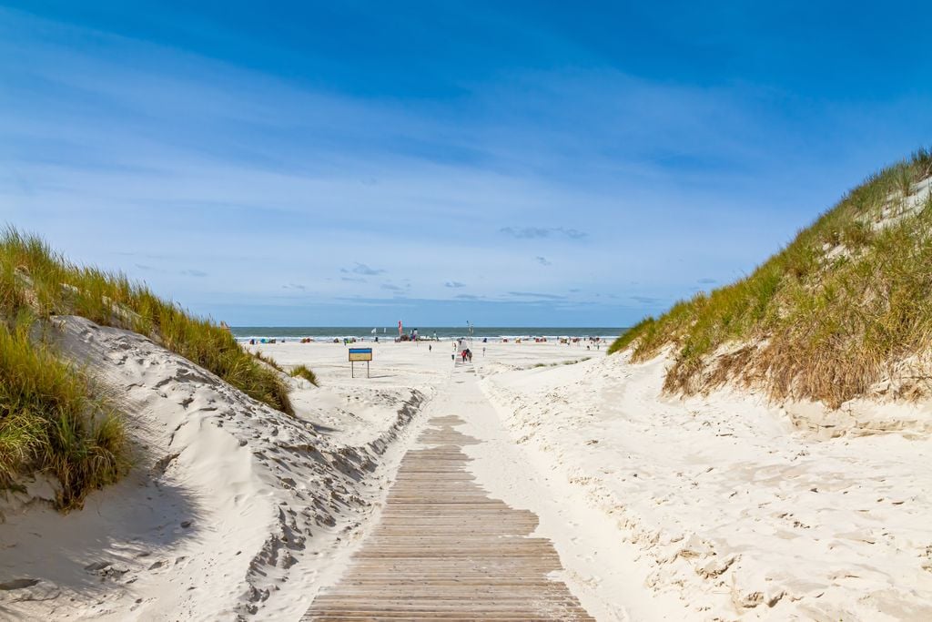 Feinsandig, weiß, nahezu unendlich: Der Kniepsand ist einer der schönsten Strände Europas. Foto: J. Fälchle/Adobe Stock