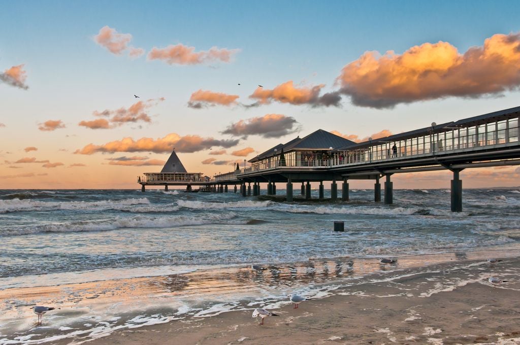 Heringsdorf Für einen solchen Ausblick steigt man gerne um: Heringsdorf an der Ostsee. Foto: Adobe Stock