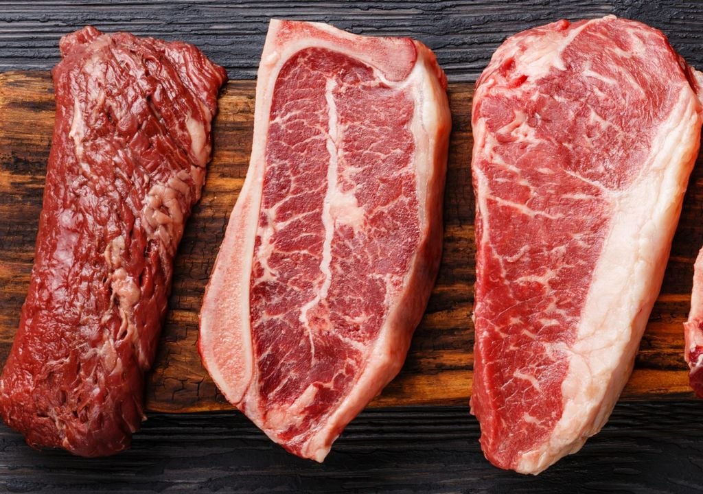 Il y a des microplastiques dans les viandes de bœuf, de porc et même dans les fruits de mer, selon une étude.