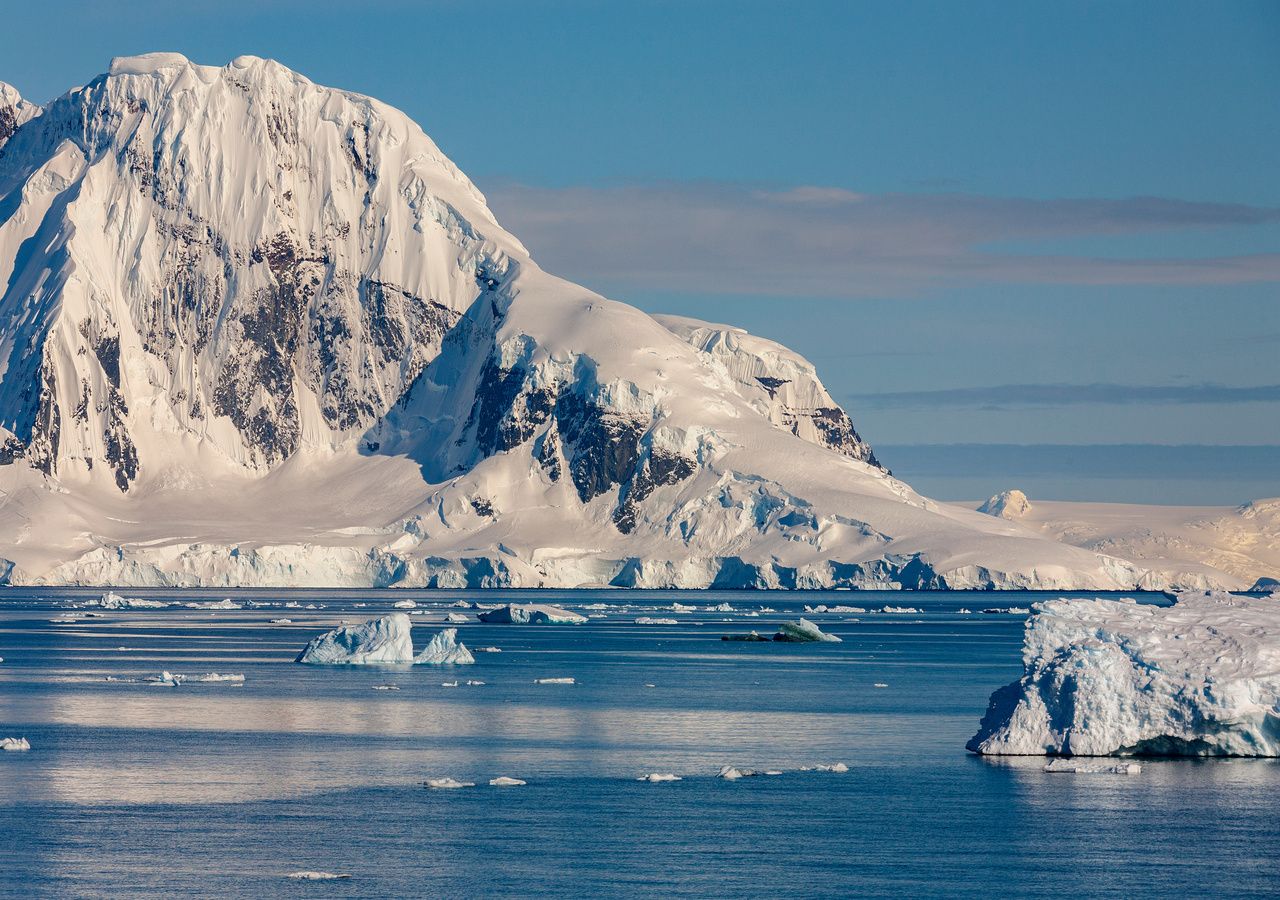Las investigaciones con radar y satélites permiten conocer el relieve oculto que condiciona el futuro del hielo antártico.