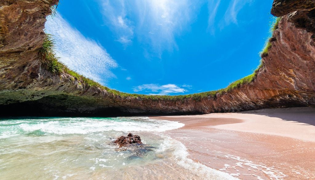 En este archipiélago del Pacífico mexicano, se encuentra un impresionante tesoro: formado por pruebas militares y actividad volcánica.