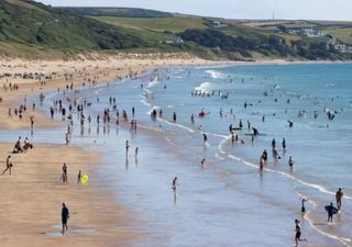 Heatwave warning for UK as country faces drought and fire risk