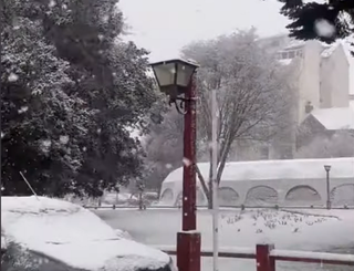 Heavy snowfall brings disruption to Bariloche, Argentina