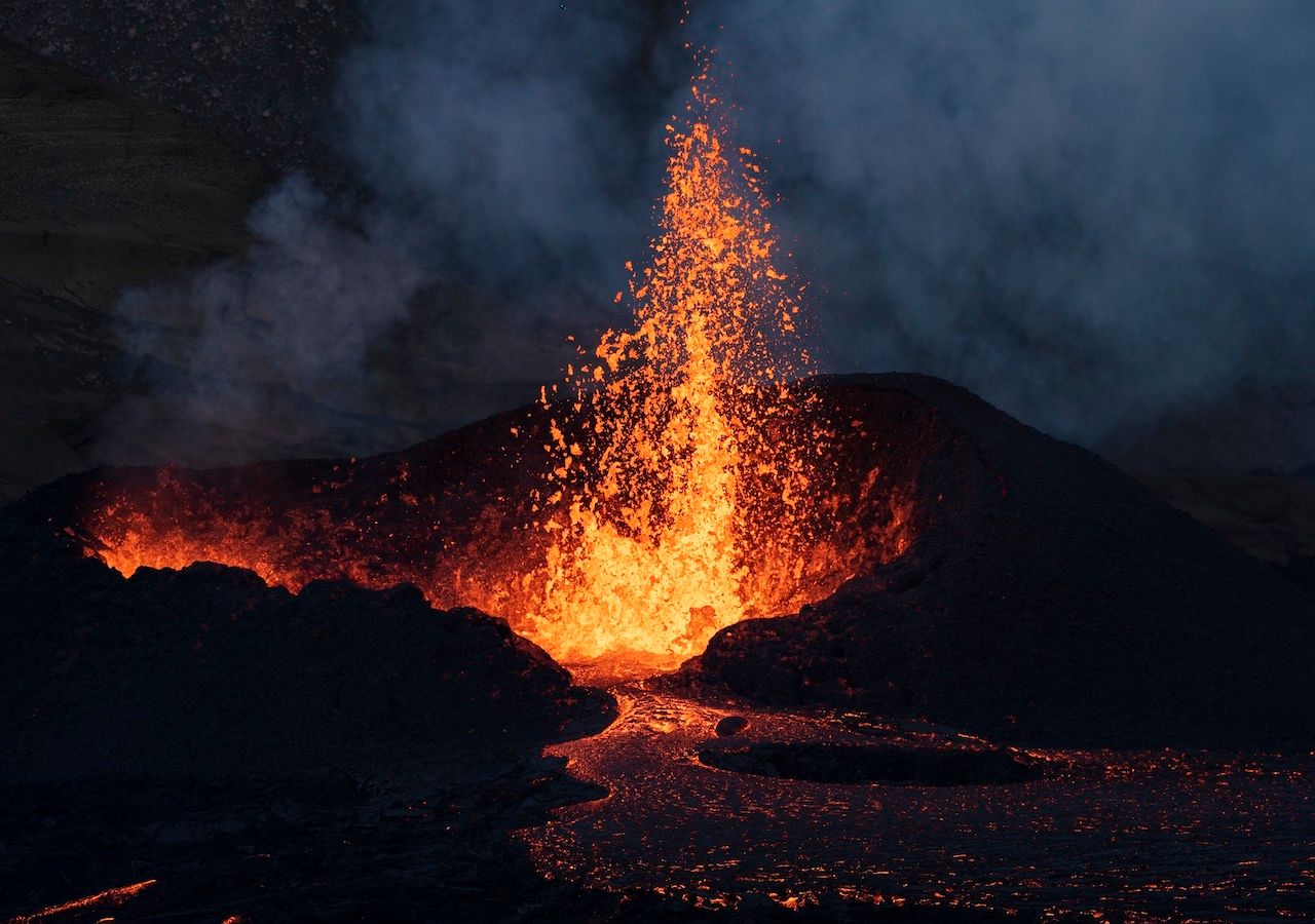 Heavy volcanic eruption in Iceland threatens the town of Grindavik with