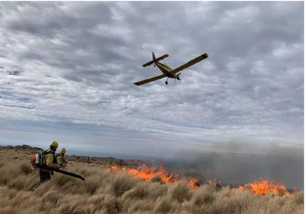 Alerta máxima por el incendio forestal descontrolado que se propaga en las sierras de Córdoba