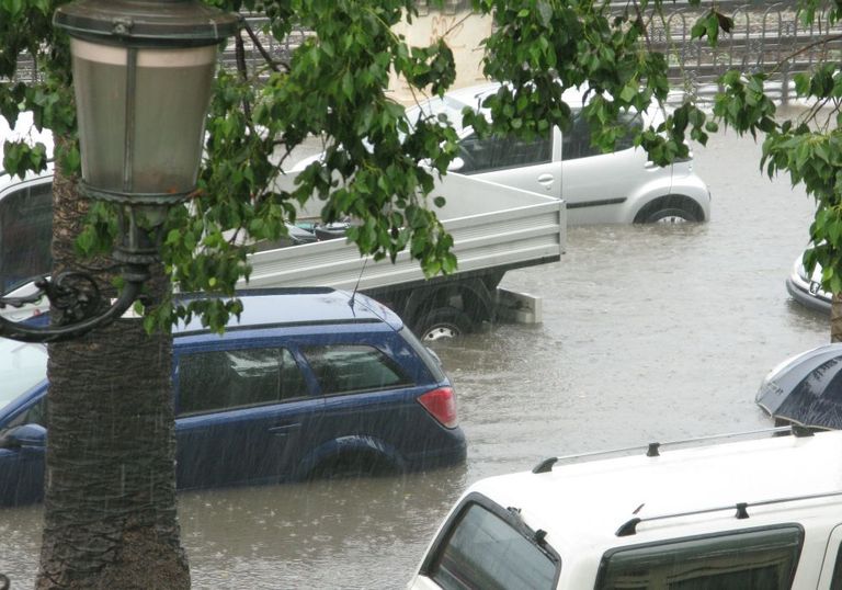 Unwetter bringen Sturzfluten Unwetter bringen Sturzfluten