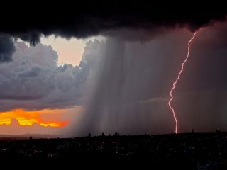 Heute heftige Gewitter und "Blutregen"!