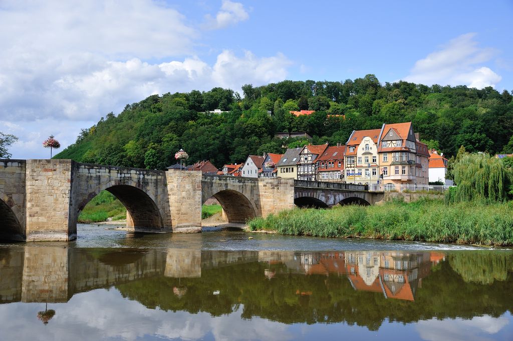 Die Werrabrücke ist eine der ältesten erhaltenen Steinbrücken in Norddeutschland. Foto: Adobe Stock