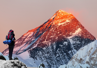 ¿Cómo los microplásticos alcanzaron la cima del Monte Everest?