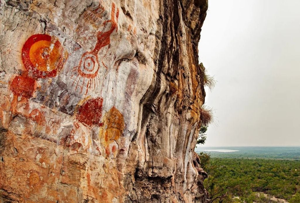 Pintura rupestre no paredão do sítio arqueológico Serra da Lua, que apresenta 41 painéis, no município de Monte Alegre, noroeste do Pará. Crédito: Maurício Paiva