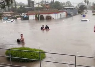 Históricas inundaciones repentinas en San Diego: graves daños y múltiples accidentes