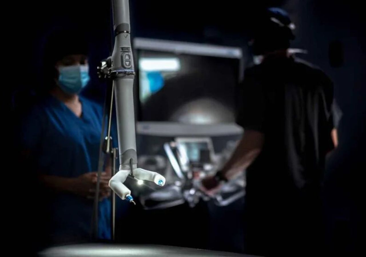 un robot operado desde la Tierra realiza la primera cirugía en el espacio