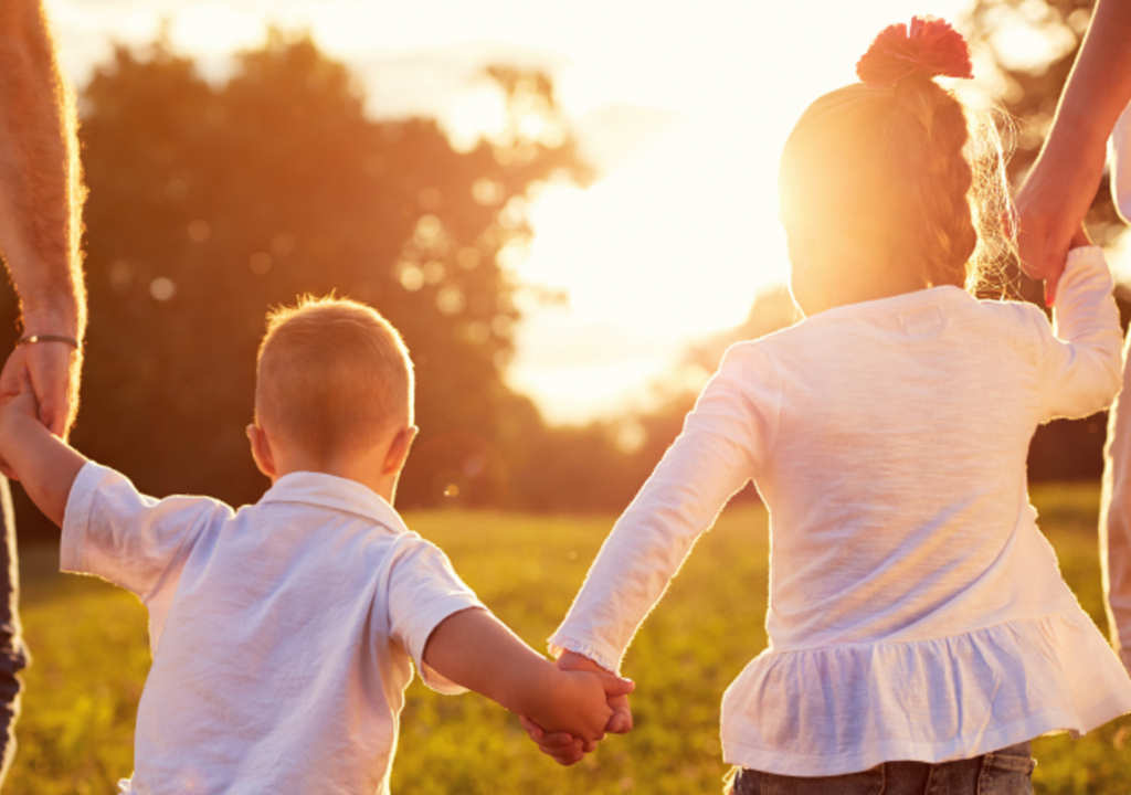 Un verano caluroso puede resultar especialmente estresante para los niños pequeños. Imagen: BZgA