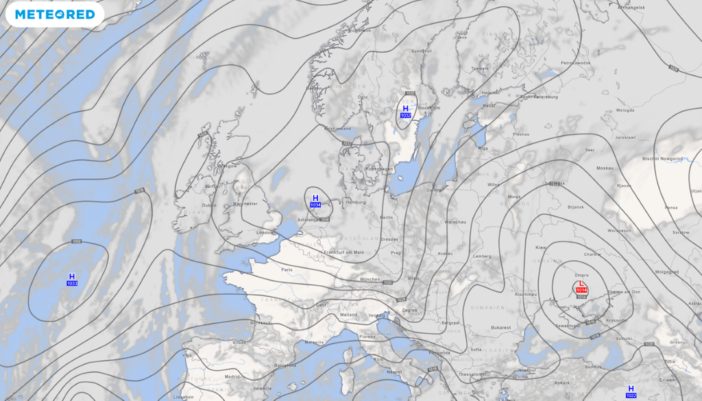 Hochdruck Wetterkarten Europa Wolken Gut erkennbar sind großflächige Hochdruckzonen über weite Teile Europas mit vielen Wolken (graue Bereiche). Tiefdruck findet man erst Richtung Osteuropa