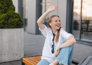 ¡Hola! Saludar a extraños cada día nos hace más felices, según un estudio 