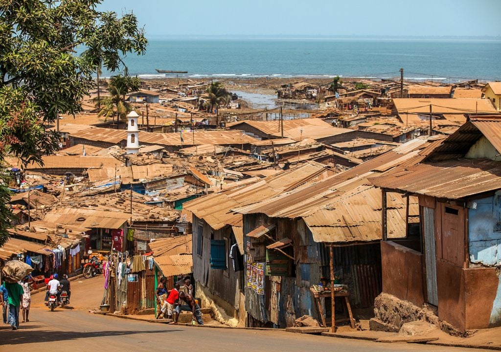 Viele Menschen in afrikanischen Ländern können sich keine Klimaanlagen leisten Viele Menschen in afrikanischen Ländern können sich keine Klimaanlagen leisten