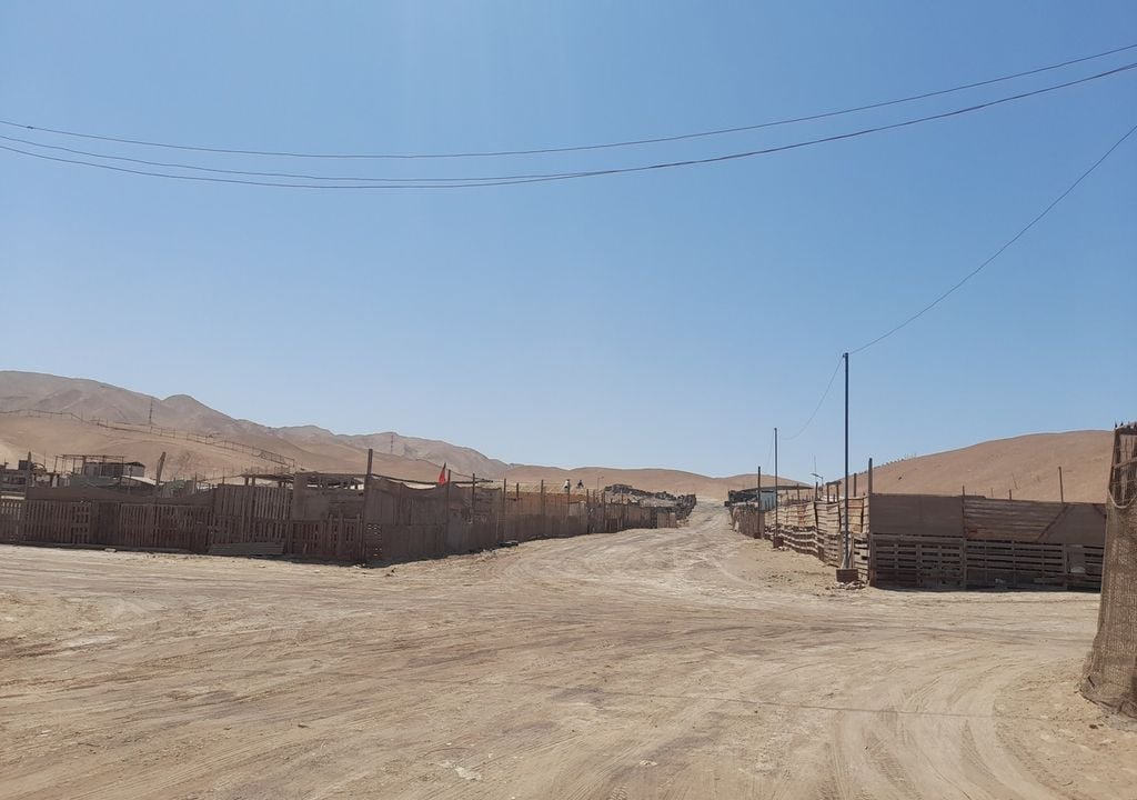 People living in slums in the Atacama desert have to receive water via truck (c)Dr Gamberini