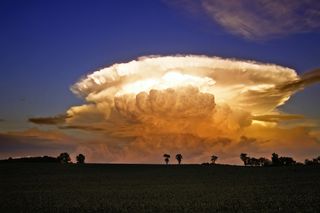 Hoy, brote –outbreak- de tormentas muy fuertes