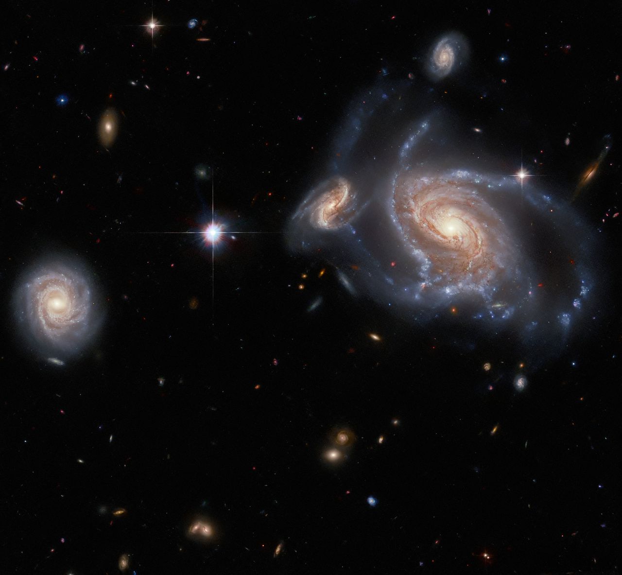 Hubble cattura un gran numero di galassie a spirale come non sono mai state viste prima