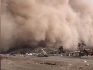 Riesiger Staubsturm bedeckt Stadt in Chile!