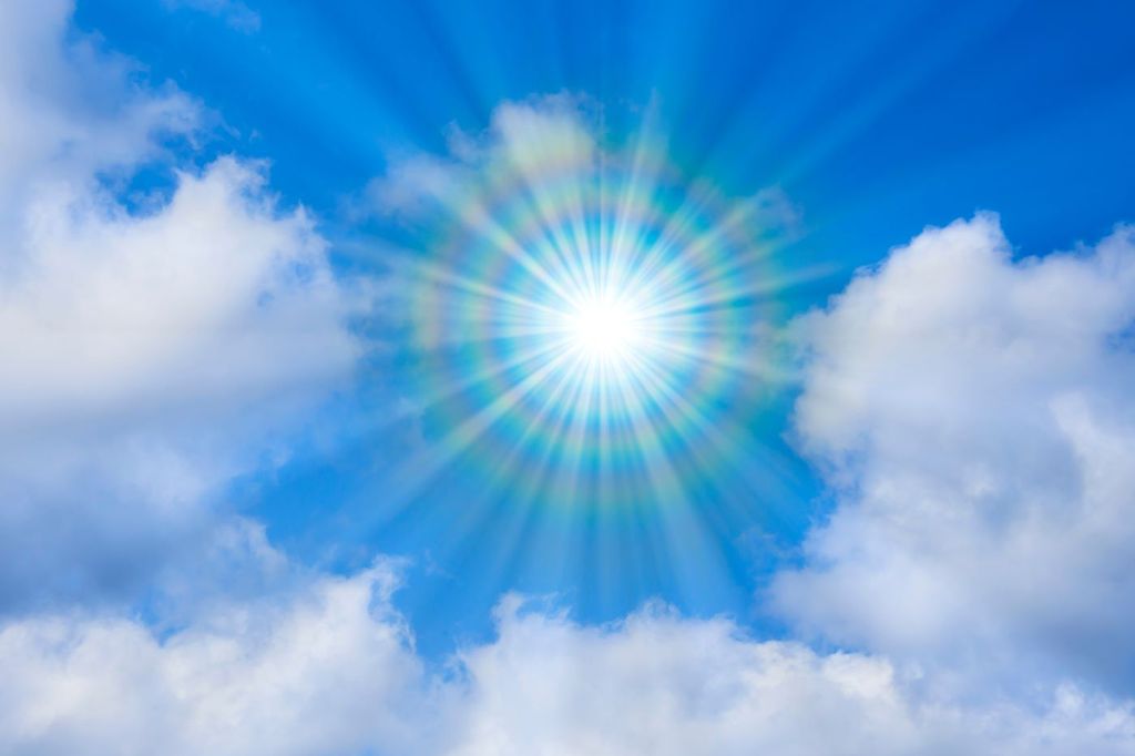 La canícula es un fenómeno climático que ocurre durante el verano y se caracteriza por una disminución en las lluvias y un aumento de la temperatura.