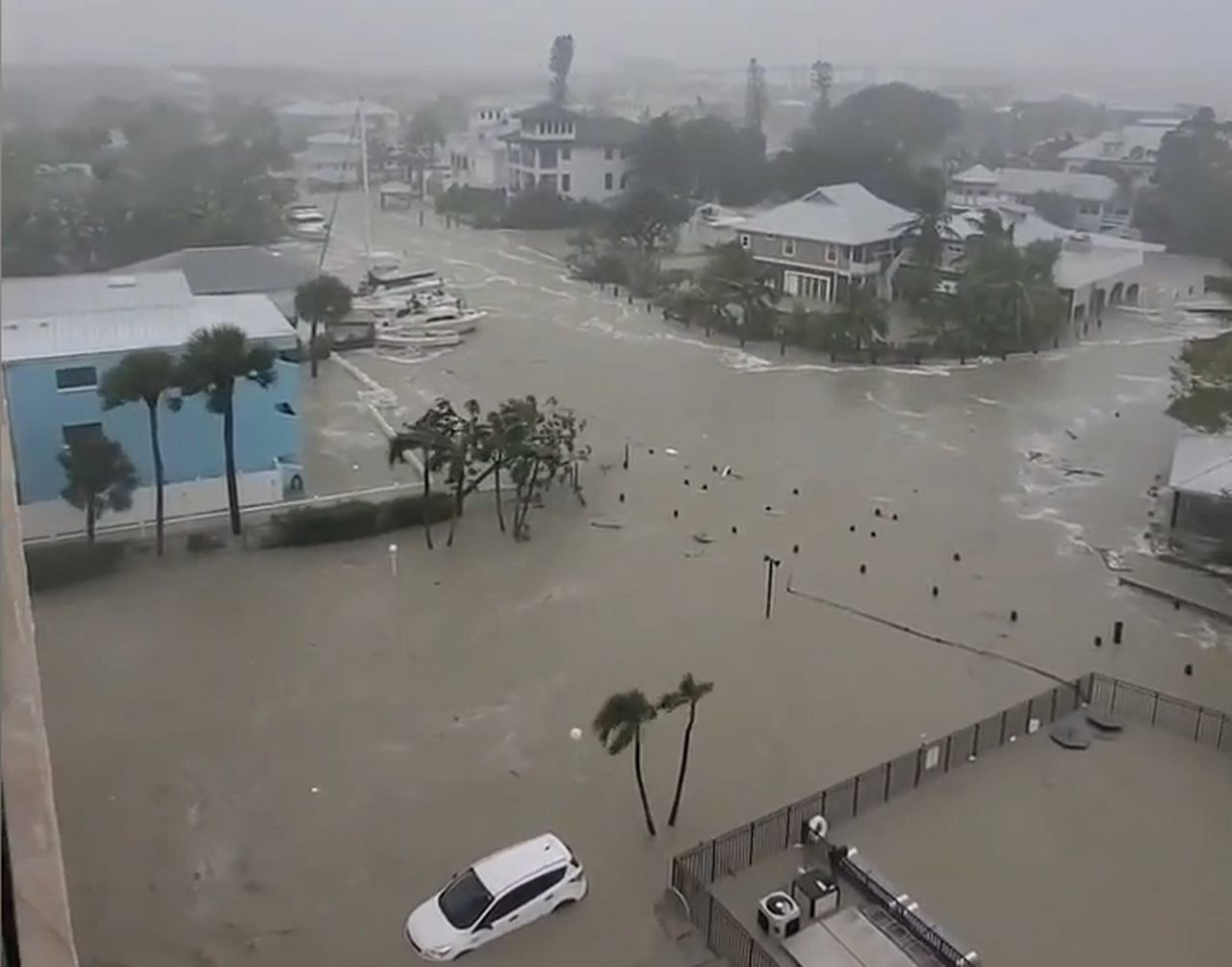Hundreds feared dead after Hurricane Ian batters Florida