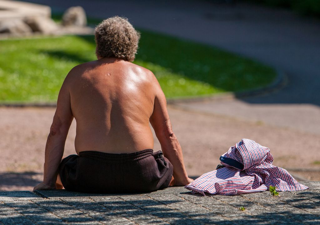 Schweißtreibende Temperaturen von über 30 Grad herschen derzeit in Deutschland. Kein Wunder, dass viele Menschen leicht bekleidet umherlaufen