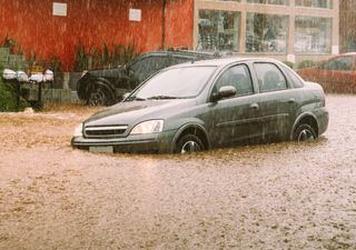 Huracán Adrian: gira y se aleja, pero aún refuerza las lluvias en el Pacífico central mexicano