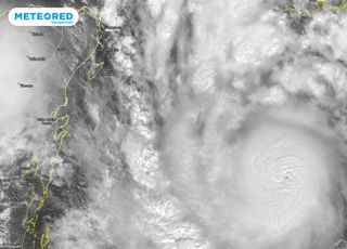 ¡El huracán Delta alcanza la categoría 4 antes de impactar en Cancún!