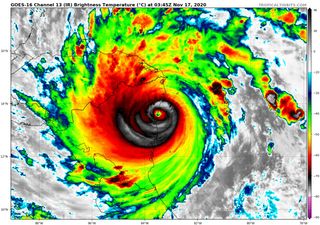 Huracán Iota toca tierra cerca donde lo hizo Eta en Nicaragua