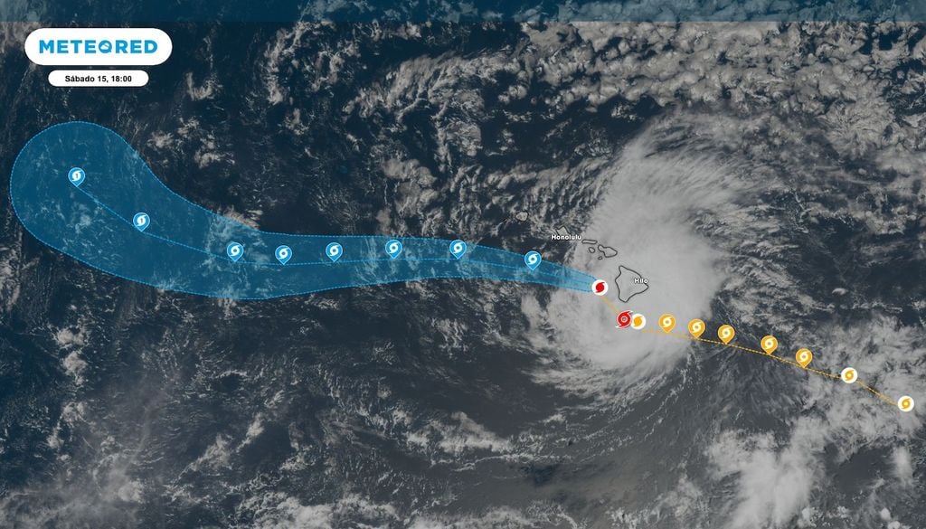 La imagen satelital, muestra la nubosidad convectiva asociada a "Lala" como un huracán de categoría 1.