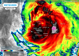 Huracán Melissa tocó tierra por segunda vez en Cuba, dejando destrucción por lluvias torrenciales, inundaciones y viento
