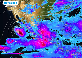 Huracán Priscila y vaguadas empapan México: SMN alerta por lluvias torrenciales