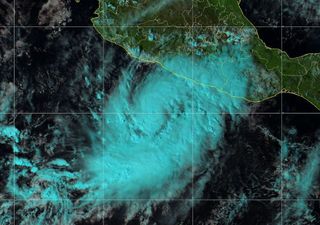 Huracán Rick se acerca peligrosamente a costas de Michoacán y Guerrero