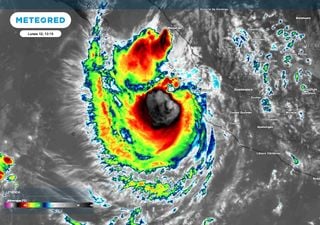El hurac&aacute;n Simon evade impacto directo en Jalisco tras giro imprevisto y avanza rumbo a las costas de Sinaloa