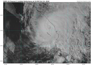 Huracán "Willa" próximo a impactar entre Nayarit y Sinaloa