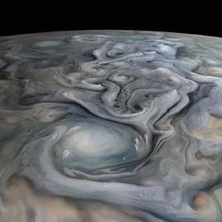 "Huracanes" anticiclónicos en Júpiter más grandes que la Tierra observados por Juno