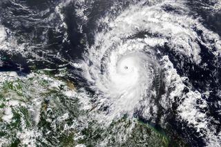 Un estudio demuestra que los huracanes se desplazan hacia el sur del Atlántico Norte con riesgos para algunas regiones 