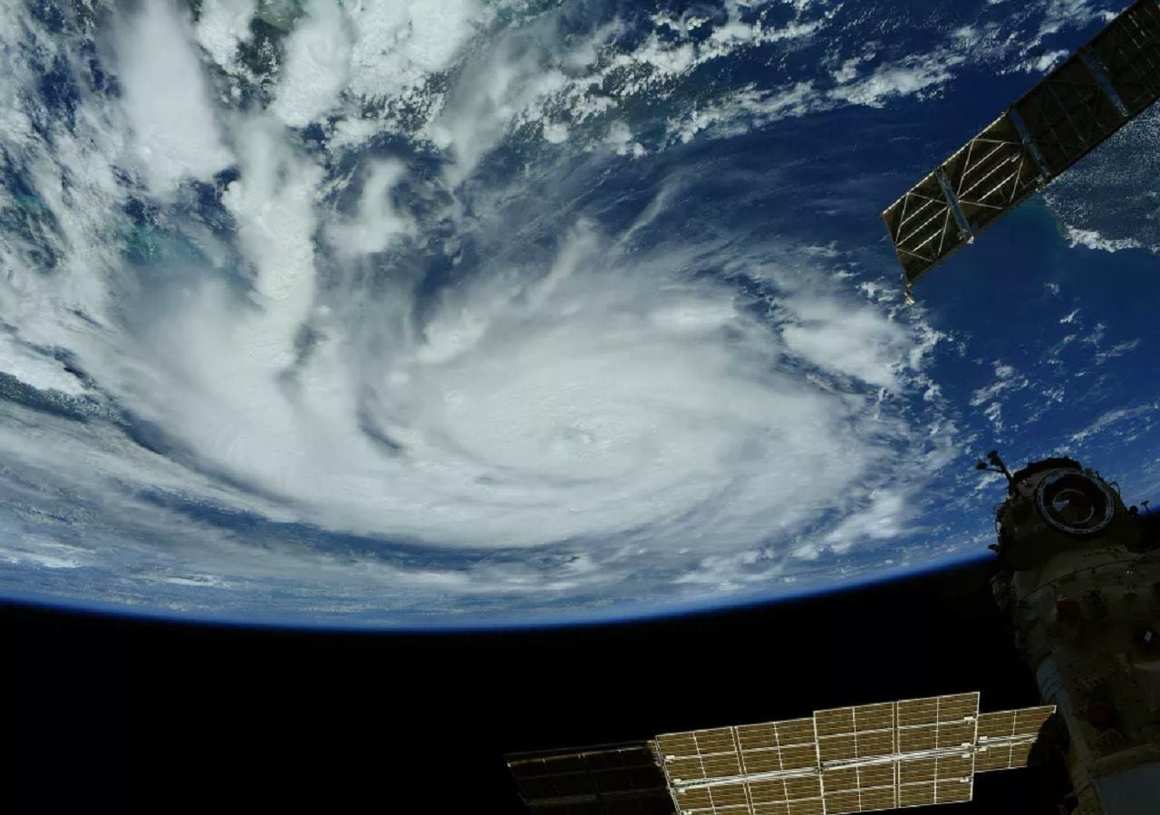 Huracán Ida categoría 4, visto desde la Estación Espacial Internacional, mientras se acercaba al sureste de Luisiana el 29 de agosto de 2021. Crédito de imagen: ESA/Thomas Pesquet