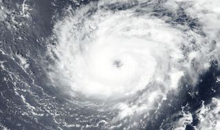 Huracanes y tifones: Atlántico tropical tranquilo y Pacífico superactivo con el huracán Dora y el tifón Lan