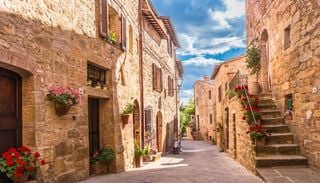 I 5+1 luoghi da vedere in Italia, secondo il Times: ecco le idee da sfruttare per un weekend di inizio autunno