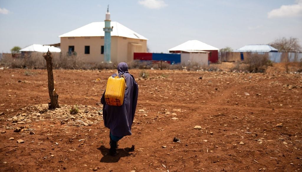 siccità Un ragazzo va a prendere dell'acqua durante la siccità in Sudan