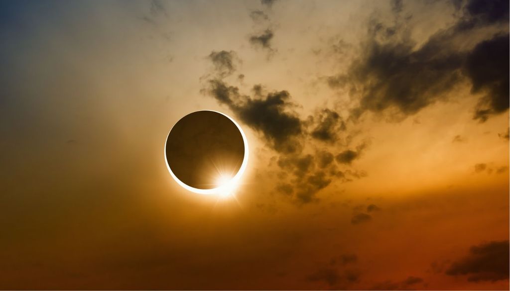 Eclissi 2026 Durante l'eclissi totale del 12 agosto 2026 la Luna oscurerà completamente il disco solare