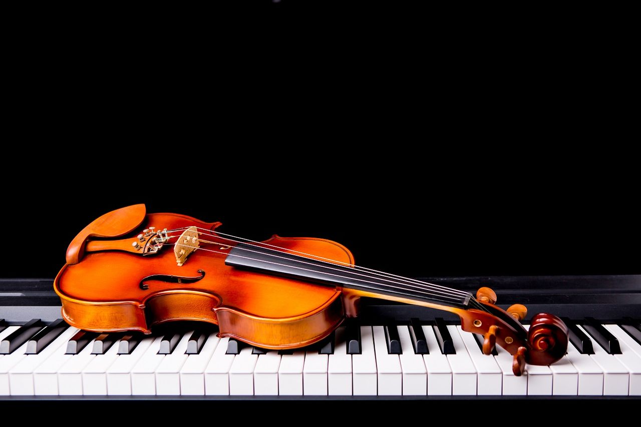 Violino e pianoforte, sono nomi in italiano di strumenti musicali che si sono diffusi in tutto il mondo.