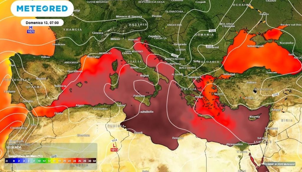 Mediterraneo caldo. Quando il flusso perturbato atlantico si abbasserà di latitudine, con le perturbazioni più organizzate tipiche della stagione, il contrasto tra aria fresca in quota e mare caldo non sarà più episodico, ma ricorrente.