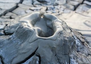 I vulcani di fango in Sicilia rivelano un fenomeno inaspettato: &ldquo;geyser freddi&rdquo; e gas naturale nascosto