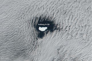 Iceberg A-56 libre de nubes